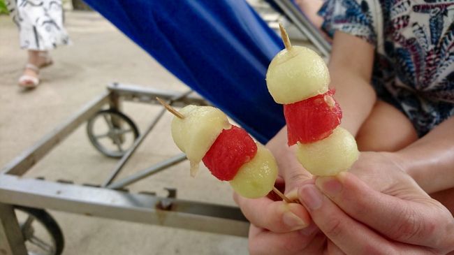 これもまわってきました<br />スイカとメロンだったかな？<br /><br />う～ん、レギャンのプールがかなり良かったからなのか？雰囲気が私たちにははまらずラウンジへ移動。
