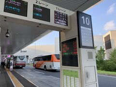 羽田に到着
定刻についたのですが
早い

時刻調整して　6時45分の川崎行のバスに乗る