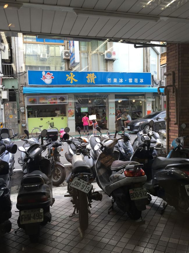 腹ごなしにMRTに乗ってマンゴーかき氷で有名なピンサンへ。並んでるかと思いきや平日ということもあり、比較的空いてました。