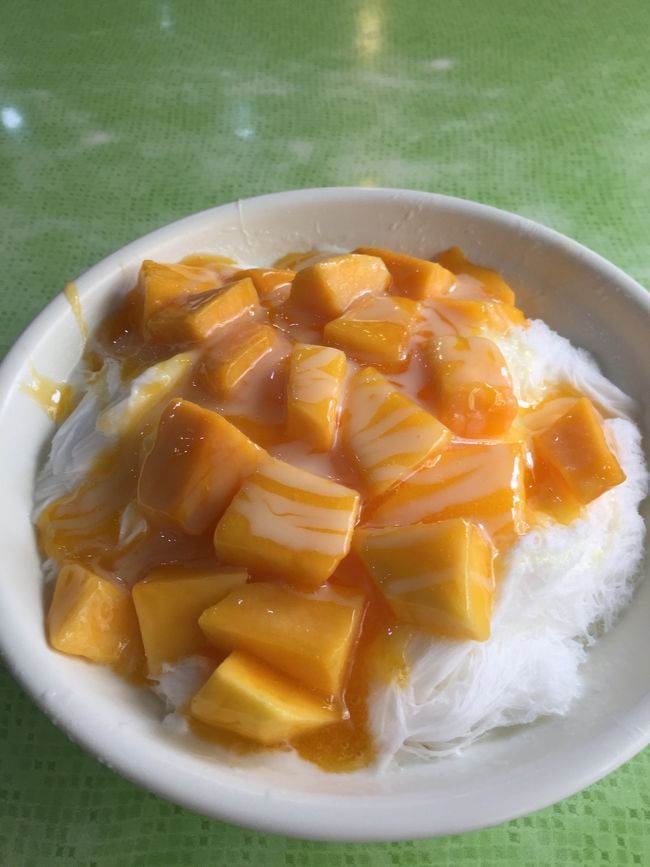 マンゴーたーっぷり！大満足です。でもカレー皿くらいの大きさなんでなかなかのボリュームでした