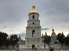 今回はペチェールスカ大修道院にまで足を伸ばす時間がない（最終入場時間を過ぎている）ので、もう一つのキエフを代表する教会のソフィア大聖堂へ
