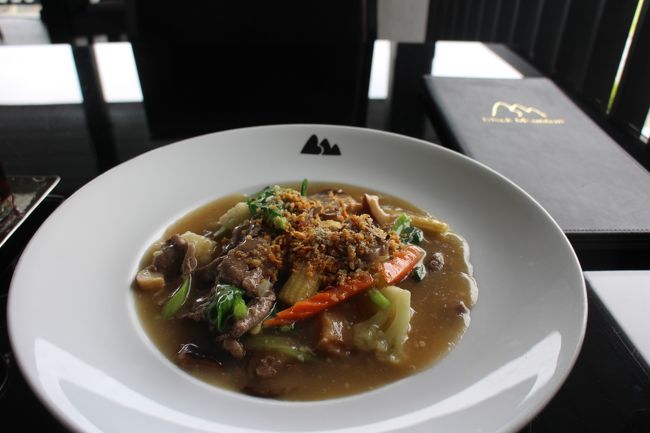 【Black Mountain Golf Club HuaHin】<br />プレー後、<br />太麺＆ビーフが柔らかく美味＠145バーツ/≒520円はお得価格。<br />1回目<br />