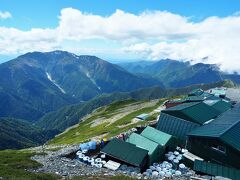 一路肩ノ小屋、なんか北岳小屋よりこっちの方が好きです。
明日間ノ岳行くんですから地の利は北岳小屋なんすが。
理屈じゃありません。