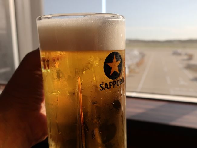 夕日が当たり暑かったけど、飛行機を見ながら飲むビールは最高だ！