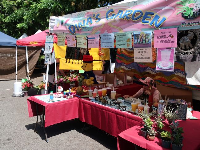 せっかくなんで、このお店でパイナップル100％ジュースを買ってみた。