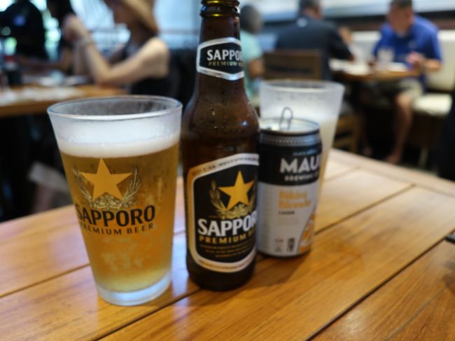 ビールはビンのタイプ。自分はサッポロ、妻はマウイビール。