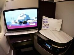 【カタール航空の「Qsuite」】

私の座った「１K」は、ビジネスクラスの一番前の席。