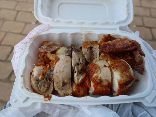 フルサイズとハーフがあって、こちらはハーフ。妻と二人でこれ一つ。ライスなんかもあります。<br /><br />日本に帰ってかなり記憶を美化していたかな？と思っていましたがやっぱり美味しかった！ジューシーでしっかり味が付いていて。それでいて香ばしく。<br /><br />探せばあるとは思うけれど、日本で食べたものはパサパサか、水っぽいかそんなのが多かった。