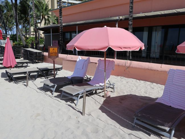 3日目。この日はプールとビーチで丸一日のんびりすると決めている日！<br />事前に予約したビーチサイドのサマーベッドと、