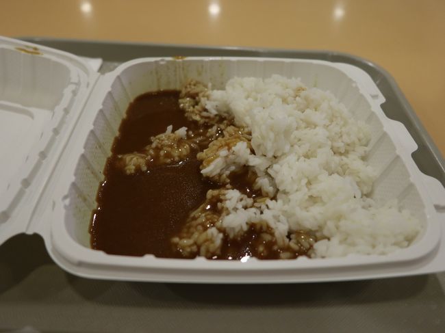 で、コレ。<br />カレールーの味は、なんか甘口の「星の王子様カレー」なんかな？どうもまあ、旨くはない。悪いけど。だいぶ残しちゃった。