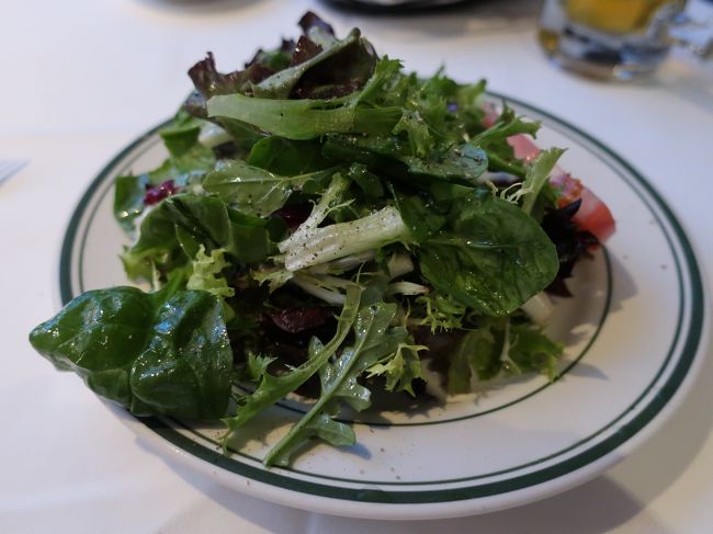 サラダは普通