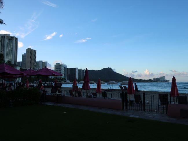 帰国日、朝のダイヤモンドヘッドにお別れを告げる。また来るよ！<br /><br />チャーリーズタクシーをホテルピックアップ7:00で予約済み。空港へ向かう。