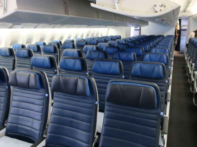 帰りは普通のエコノミー。エコノミープラスではありません。昼行便だから寝ないしいいかなと思ってケチりました。