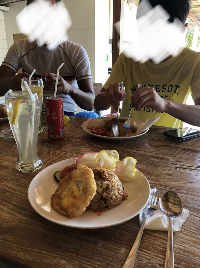 ここのナシゴレンは甘めで美味しかった<br />レモン水も美味しかったです