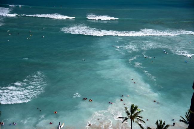 部屋からの眺望です！<br />ワイキキビーチが見渡せます。<br />白波が立っています。