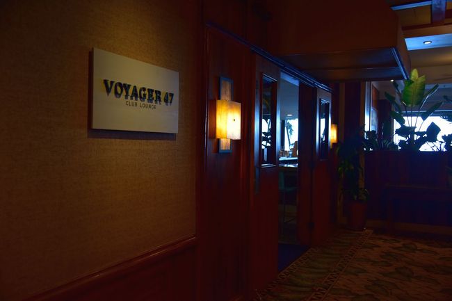 ホテルのクラブラウンジのエントランスです。<br />夕食はいつもこの「ボイジャー」で、ゆっくりいただきました。