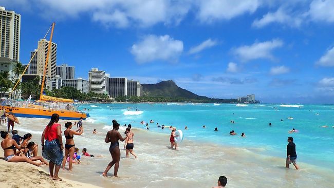 ダイヤモンドヘッドを望むと、いかにもワイキキ！って感じです!!