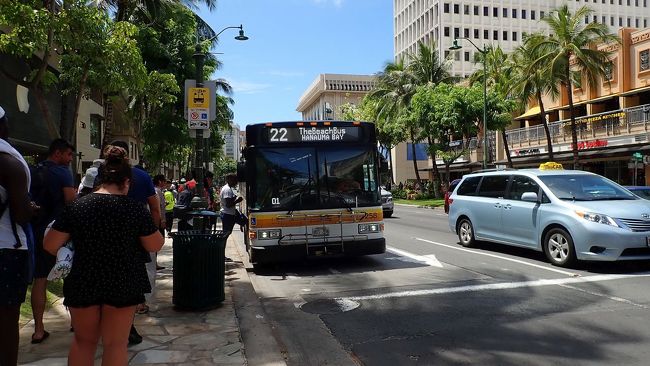 翌日は、22番の路線バスでハナウマ湾へ。<br />路線バスには、小銭を持って乗車することをお勧めします。<br />おつりはもらえません。