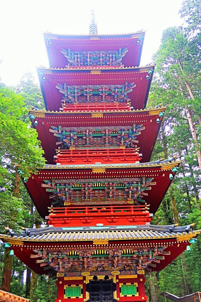 日光19 東照宮a 五重塔 華麗な模様/十二支に彩られ ☆金色の心柱 日光19 東照宮a 五重塔 華麗な模様/十二支に彩られ ☆金色の心柱