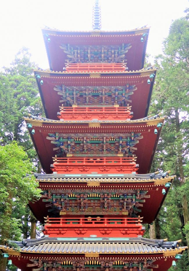 日光19 東照宮a 五重塔 華麗な模様/十二支に彩られ ☆金色の心柱