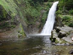 秋保大滝
秋保大滝不動尊からここまで下りてくるのは結構きつかった…
山を下ったり上がったり。
あとから気が付いたけど、途中まで車で来れたんだよね。
半分だけでも楽をしたかったな…