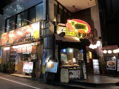 牧志ら辺のステーキ屋は軒並み混んでおり、またタバコが吸えない店など増えてきており、少し探してみたらこちらのお店が自由度が高かったようで行ってみました。