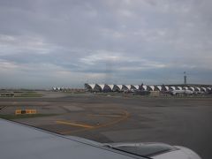 １時間ほどで「スワンナプーム空港」に到着！。