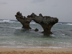 ハートロック

逆さハートも撮影してみたけど、ハートに見えるかなぁ。

雨もひどくなってきたし、ホテルへ向かいます。
古宇利島からホテルのある残波岬まで渋滞もあり2時間半ほど。。。