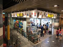 バスや乗り物のフギュアグッズが詰まった「８０M巴士専門店」です