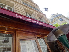 ランチのお店 
ポンピドーセンター を越えて。

人気で満員でした。
カフェ　レ　フィロゾフ
les phirosophes paris
http://cafeine.com/philosophes