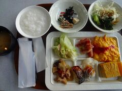 朝食はやはりビュッフェ形式です。

相変わらずの卵フリークです（笑）

最近の研究で（欧米の）卵の摂取は多少のリスクがあるそうですが、タバコなどよりもマシなことは明らかなので気にしません（苦笑）