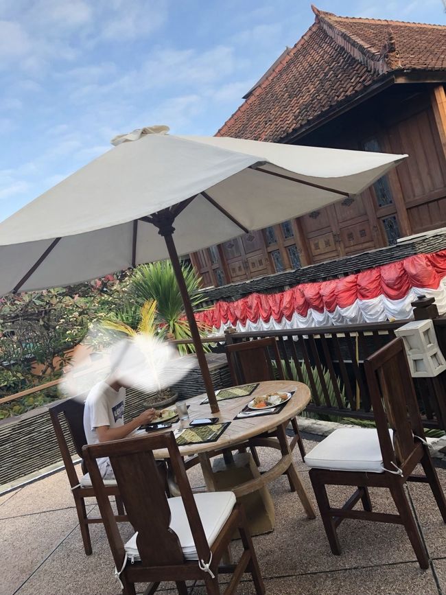 テラス席に陣取りました