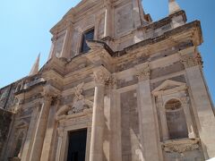 聖イグナチオ教会。
ローマの階段を彷彿させる(行ったことないけど。笑)階段をのぼったところにあります。
階段正面の建物はボロボロでちょっと怖い…