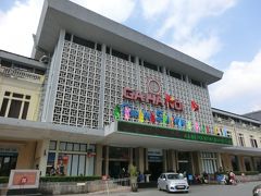 11:30
鉄道に乗って、サイゴン(ホーチミン)から37時間50分(2泊3日)かけて、ハノイに着きました。