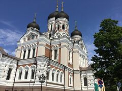 まずのっぽのヘルマンとアレクサンドル ネフスキー大聖堂があるタリン旧市街の高台、トームペアから開始します。
1901年支配者ロシアが建てたロシア正教の教会です。
ドーム状の塔が4-5個あり、天井も随分高い建物です。
