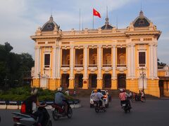 フレンチクォーターまでぶらぶら。
オペラハウスまできました。