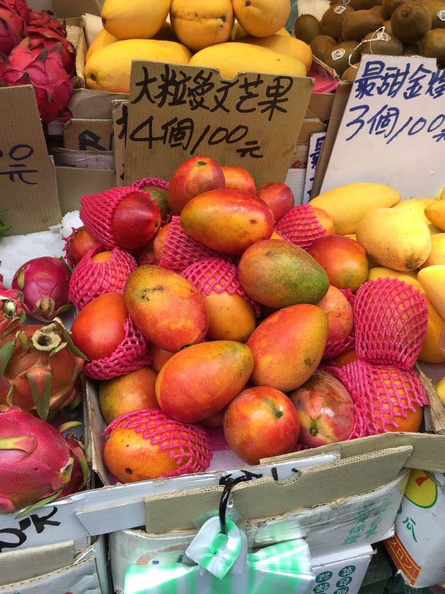 マンゴー4個100元？1個100円か？安いです。