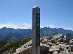 三俣山荘から1時間ちょっとで到着！

標高は2924m。