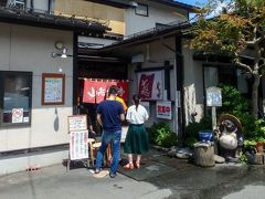 そして車を山形市まで走らせて
お昼を食べます。
山形名物って何かな～？って道中で調べて
「冷たい肉そば」って言うのを発見。
人気店だというの山形一寸亭さんへ行ってみました。

昼前でしたがちょっと並びました。
でも回転は早いのですぐに呼ばれましたよ。
人気店だけあって駐車場は約40台も停められます。