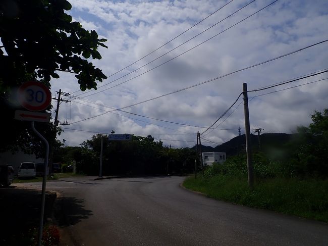 ぬれたまま、星砂の浜へ歩く　サンブロックいっぱい塗って<br /><br />20分くらい歩いたか。。。幸いにして、ちょっと雲が出てたんで、