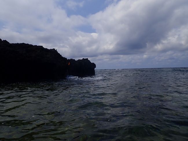 ちょっと退屈したところで、シュノーケルに。。<br /><br />ここ、シュノーケルギアのレンタルがあるみたい<br /><br />フランス人グループが借りてた。結構お金払ってた。シュノーケルのギアって本当に必要なのかね？<br />