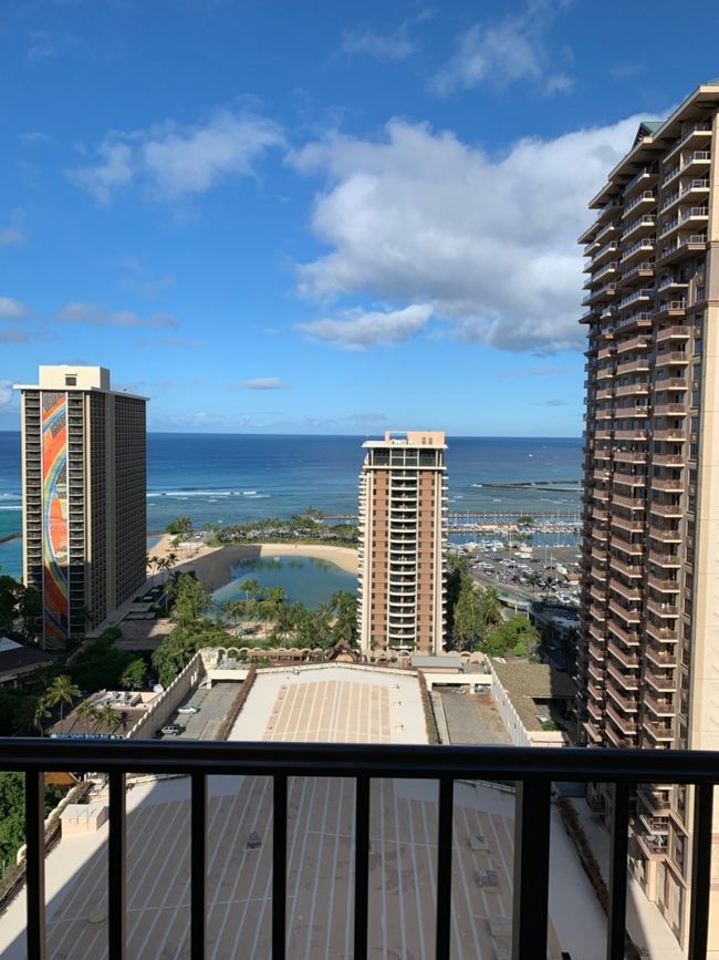 両親たちのほうが出発が早かったのでお見送りにお部屋まで行きました