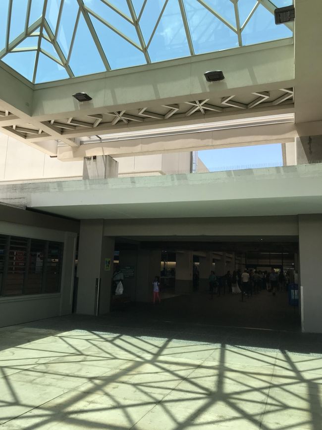 14:00発の便だったので、11:00にピックアップをお願いして<br />時間通りに来てもらえました<br />空港ではフードコートで軽くお食事をしてから飛行機に<br />乗り込みました