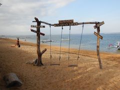 Peneeda Viewの前には、インスタ映え？なブランコもできていました。
サヌールの海辺でブランコがあったのはここだけかな？