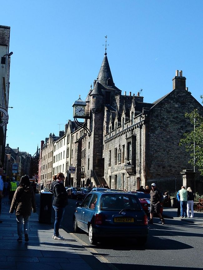 またロイヤルマイルをぶらぶらと歩いて、エディンバラ城へと向かいました。