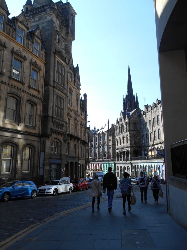 ヴィクトリア・ストリートを歩きました。<br />カラフルな家が立ち並び、きれいでした。