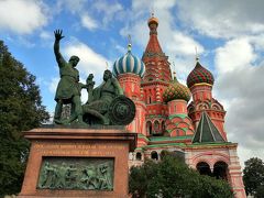 赤の広場
聖ワシーリー寺院
モスクワ、いや、ロシアのシンボル的な寺院です。
他の国ではあまりお目に掛からないデザインと色彩です。
