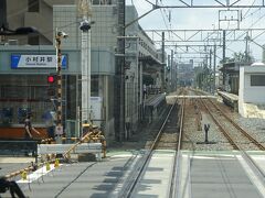 小村井駅。
この路線で、唯一構内踏切ではなく地下通路がある駅。
