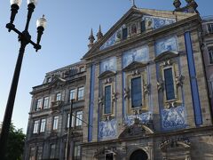 サンベント駅すぐ北側のコングレガドス教会。