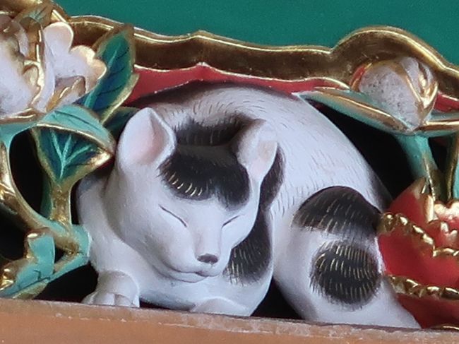 眠りネコ 日光26 東照宮h 国宝 - 眠り猫 - 坂下門あたり ☆「猫も寝る